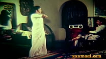 Iranian woman bends over beautifully and puts her pussy under her lover's cock